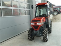 - - - 824 - Traktorer - Traktorer 4 wd - 2