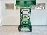 John Deere 3046R - Traktorer - Kompakt traktorer - 4