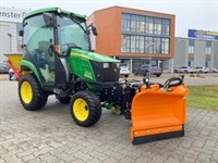 John Deere 2026R (Neu) mit Schild und Streuer - Traktorer - Kompakt traktorer - 4