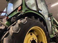 John Deere 3520 Med læsser og frontlift - Traktorer - Traktorer 4 wd - 5