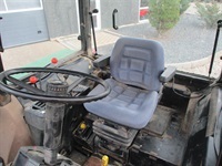 John Deere 2850 Med nye bagdæk på og orginale 50kgs frontvægte monteret. - Traktorer - Traktorer 4 wd - 4