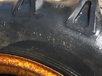 Bridgestone 13.6x28 dæk på 8 huls fælg - Traktor tilbehør - Komplette hjul - 4