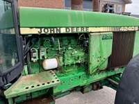 John Deere 4240S TRAKTOR - Traktorer - Traktorer 4 wd - 4