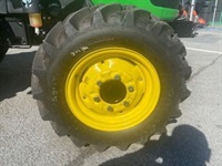 John Deere Kompakttraktor - Traktorer - Kompakt traktorer - 8
