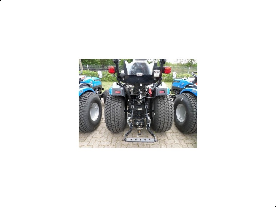 - - - 26 HST - Traktorer - Kompakt traktorer - 3