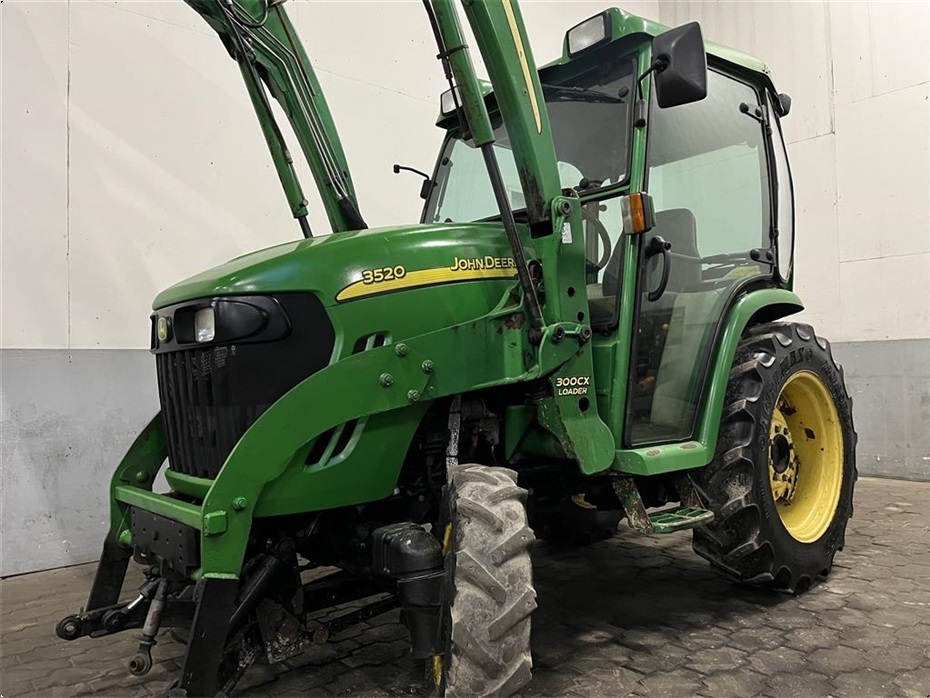 John Deere 3520 Med læsser og frontlift - Traktorer - Traktorer 4 wd - 16