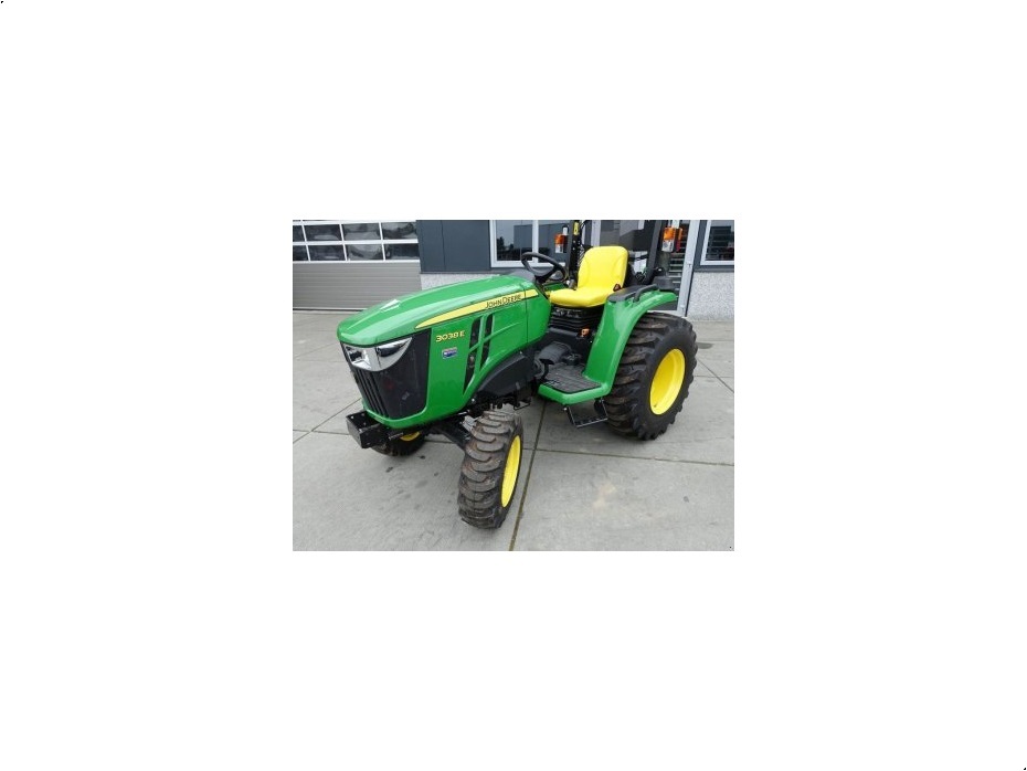 John Deere 3038e 4wd HST / 0001 Draaiuren / Actieprijs - Traktorer - Traktorer 2 wd - 3