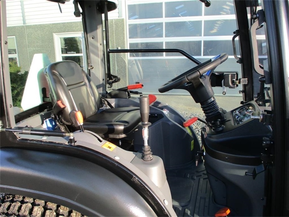 Solis H26 HST Med kabine, turf hjul og frontlæsser. - Traktorer - Kompakt traktorer - 16