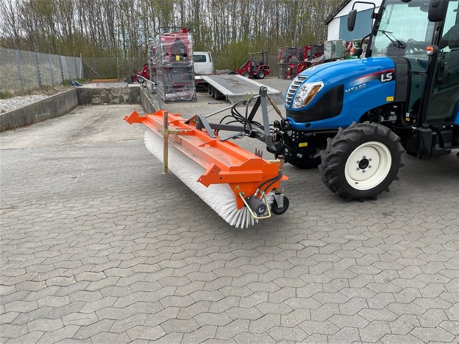 LS MT3.60 HST Snowline - Traktorer - Kompakt traktorer - 9