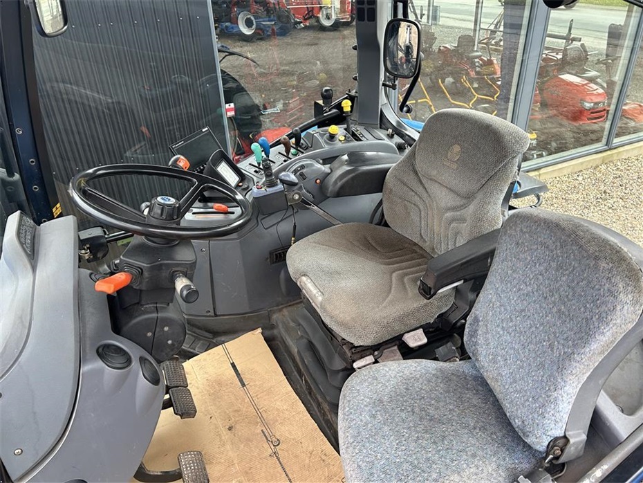 New Holland TS135A - Traktorer - Traktorer 4 wd - 9