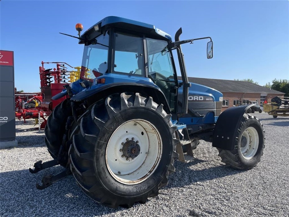 New Holland 8670 SuperSteer og frontlift - Traktorer - Traktorer 4 wd - 8