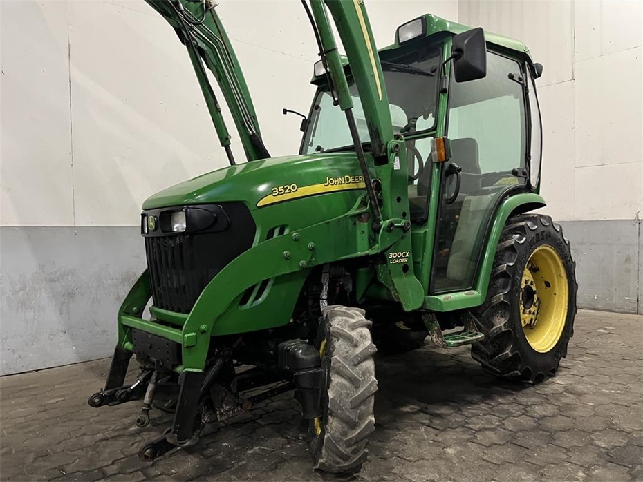 John Deere 3520 Med læsser og frontlift - Traktorer - Traktorer 4 wd - 17