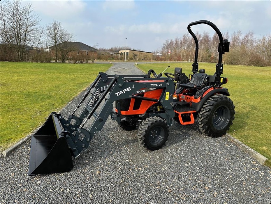 Tafe 6028 Med Frontlæsser - Traktorer - Kompakt traktorer - 4