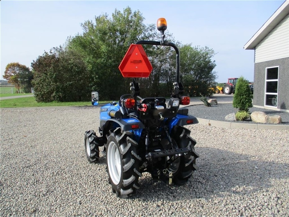 Solis 26 6+2 Gearmaskine. Standardhjul og servostyrring - Traktorer - Kompakt traktorer - 17