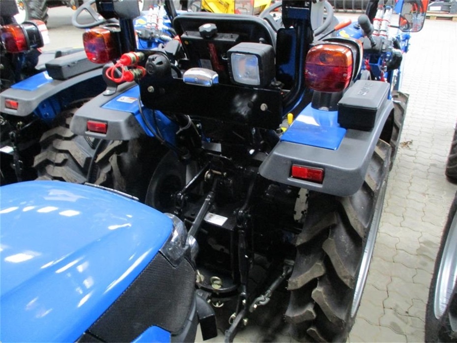 Solis 26 6+2 gearmaskine med servostyring og frontlæsser på - Traktorer - Traktorer 4 wd - 6