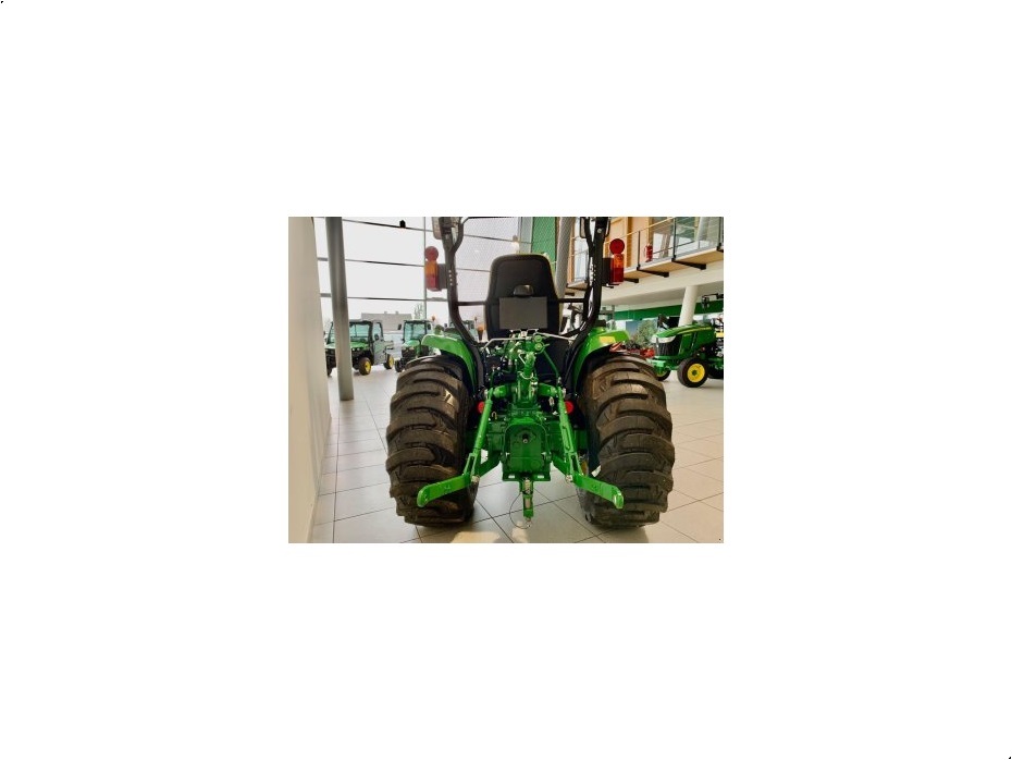 John Deere 3046R - Traktorer - Kompakt traktorer - 2