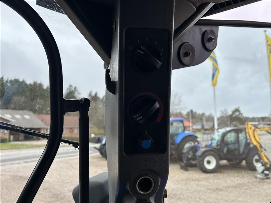 New Holland TS135A - Traktorer - Traktorer 4 wd - 11