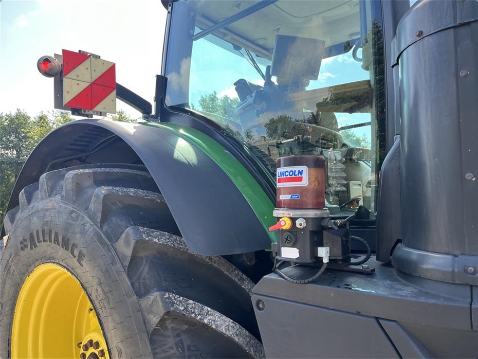 John Deere 8320R Med front lift og front PTO - Traktorer - Traktorer 4 wd - 9