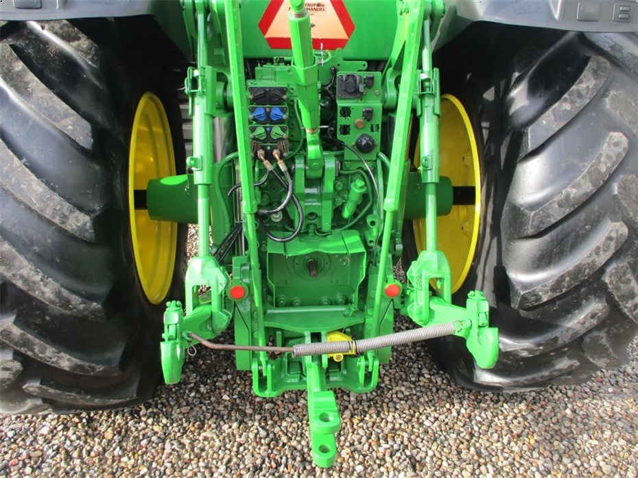 John Deere 7200R Med frontlift og frontPTO - Traktorer - Traktorer 4 wd - 5