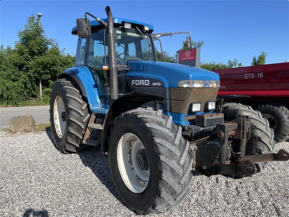 New Holland 8670 SuperSteer og frontlift - Traktorer - Traktorer 4 wd - 6