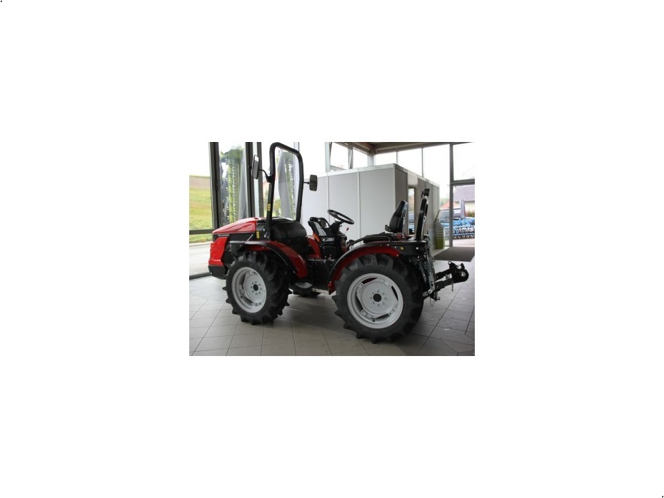 - - - AGT 1060 Goliath - Traktorer - Kompakt traktorer - 4