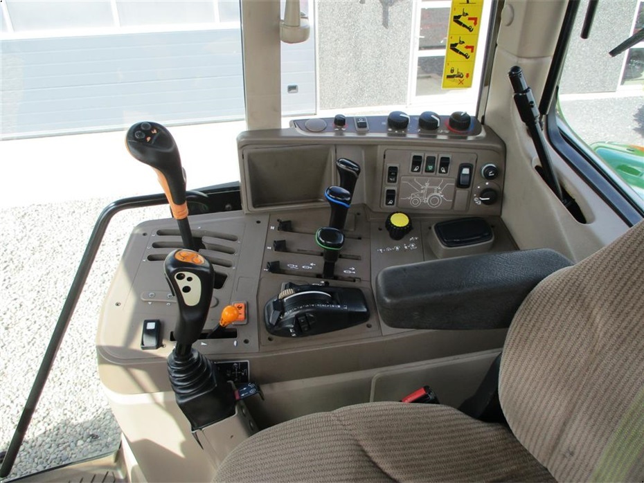 John Deere 6230 med frontlift og Trima +4.0P frontlæsser - Traktorer - Traktorer 4 wd - 3