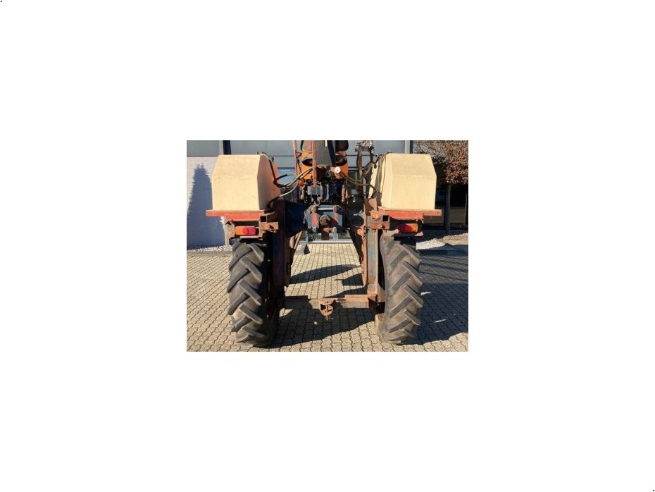 - - - 640V - Traktorer - Traktorer 2 wd - 3