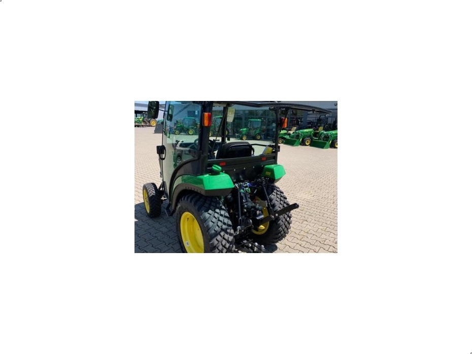 John Deere 2038R - Traktorer - Kompakt traktorer - 4