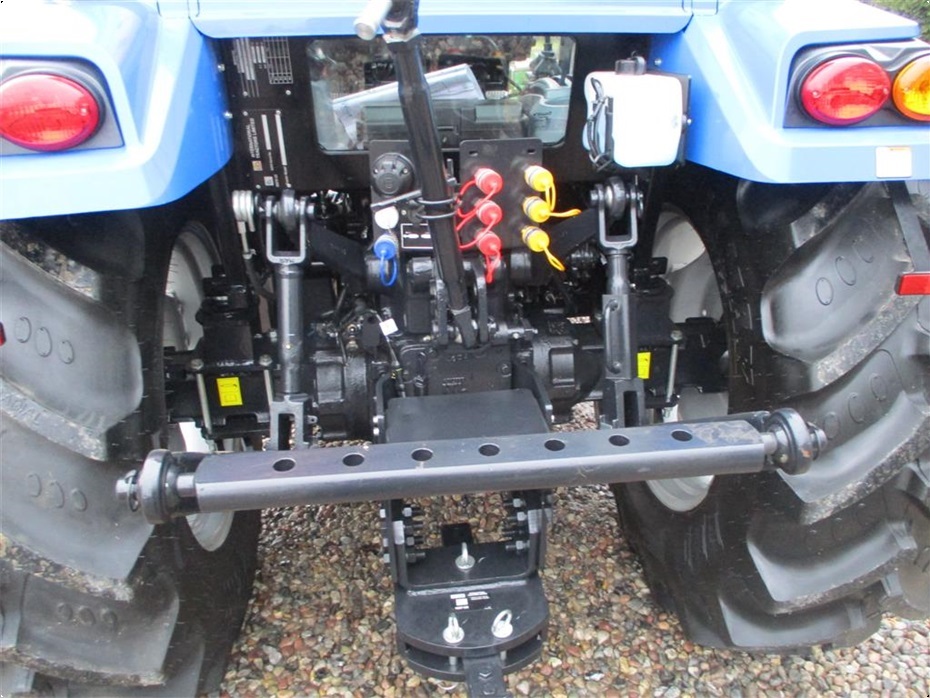 Solis 60 Med frontlift, frontPTO og Thyregod kost - Traktorer - Traktorer 4 wd - 7