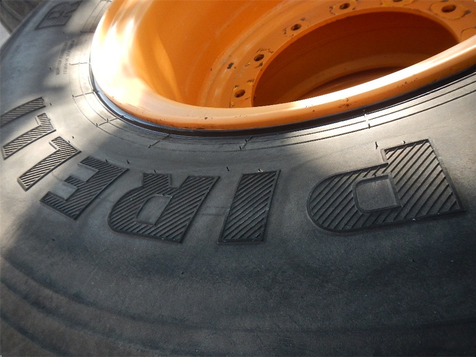 - - - Pirelli 20.5R25 - D182 - Hjul/larvefødder - Komplette hjul - 4