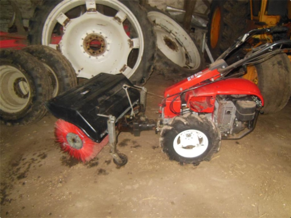 Nibbi Mak 4 med kost - Traktorer - To-hjulede - 2