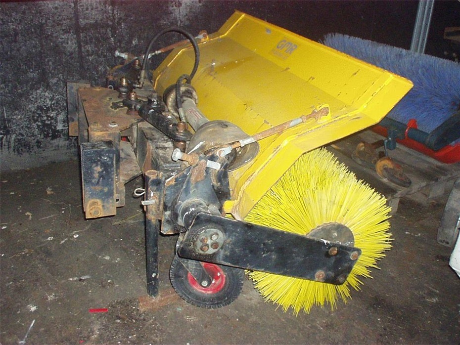GMR FF1500P - Traktormonteret koste/fejemaskiner - Frontophængt - 1