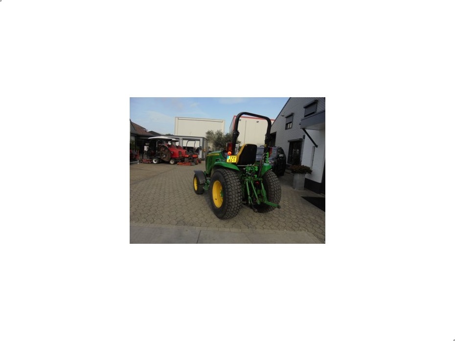 John Deere 3045R - Traktorer - Traktorer 2 wd - 3