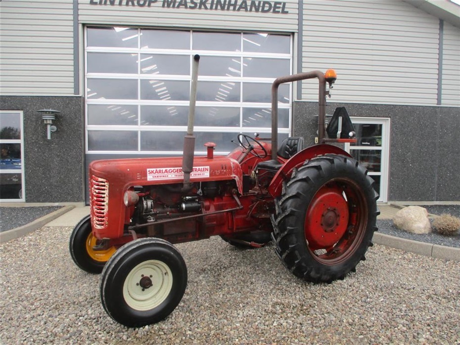 Bukh 452 Med styrtbøjle - Traktorer - Traktorer 2 wd - 4