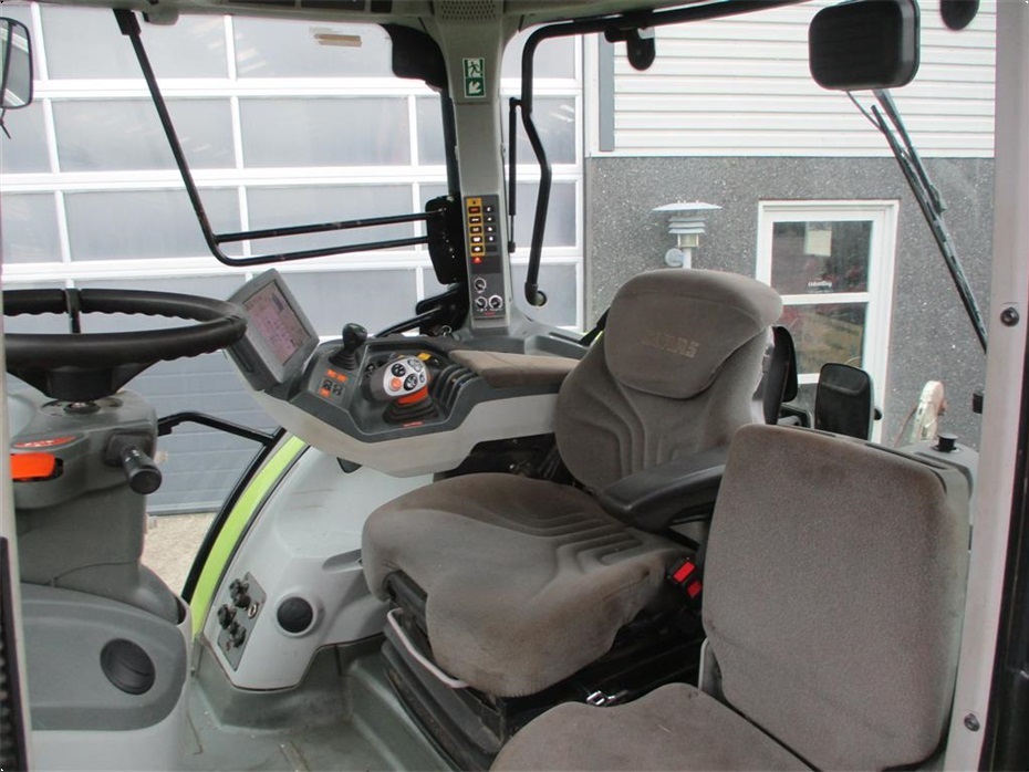 CLAAS ARION 650 C-Matic med frontlæsser, frontlift og frontPTO - Traktorer - Traktorer 4 wd - 5