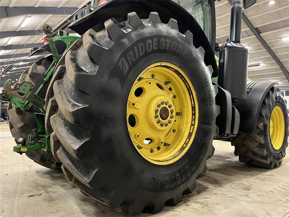 John Deere 8260R Med næsten nye dæk - Traktorer - Traktorer 4 wd - 5