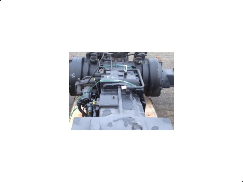 - - - AGROTRON - ZF Lastschaltgetriebe neuwertig - Traktorer - Reservedele - 4