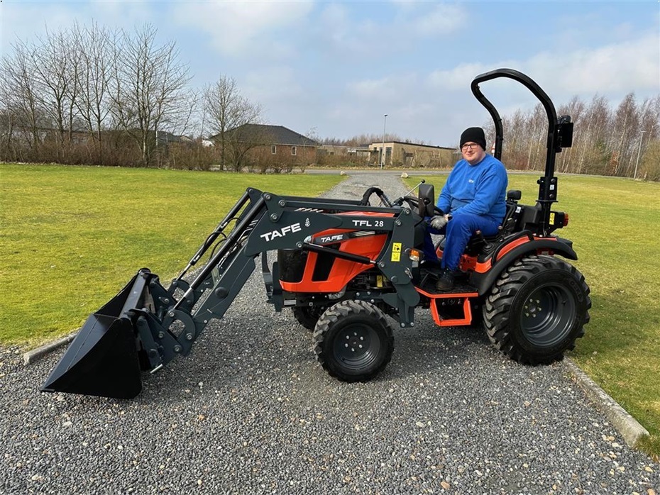 Tafe 6028 Med Frontlæsser - Traktorer - Kompakt traktorer - 2
