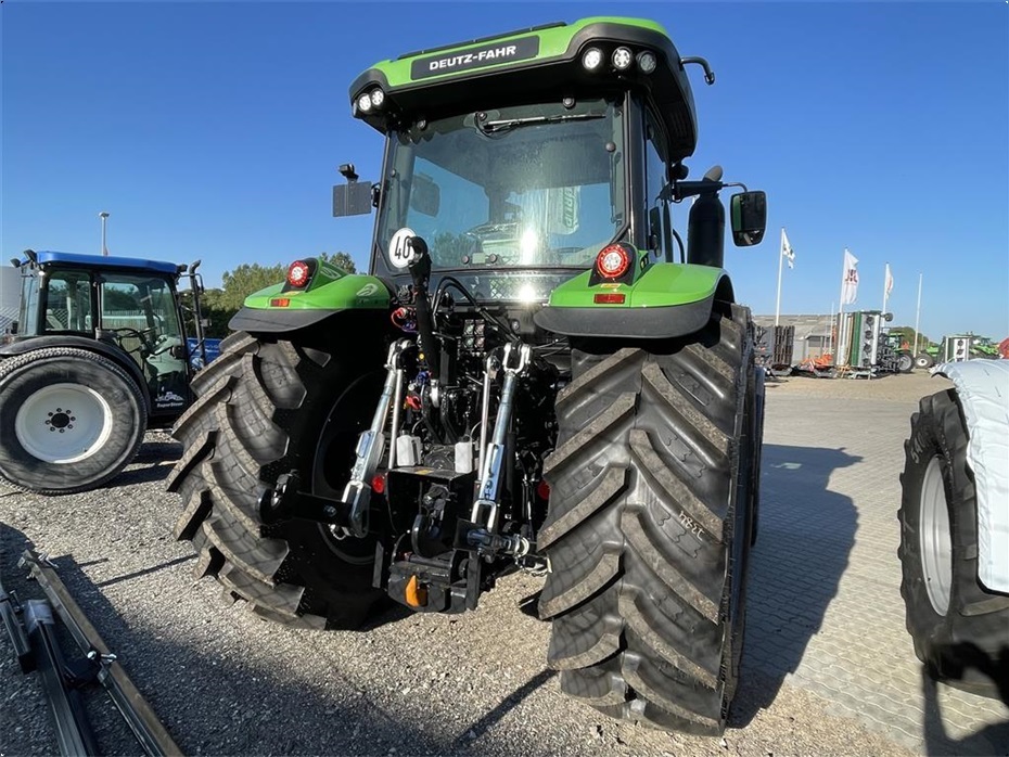 Deutz-Fahr Agrotron 6135C TTV - Traktorer - Traktorer 4 wd - 4
