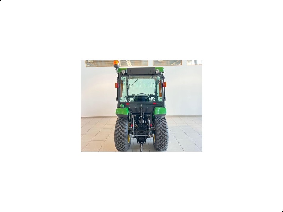 John Deere 2038R - Traktorer - Kompakt traktorer - 4