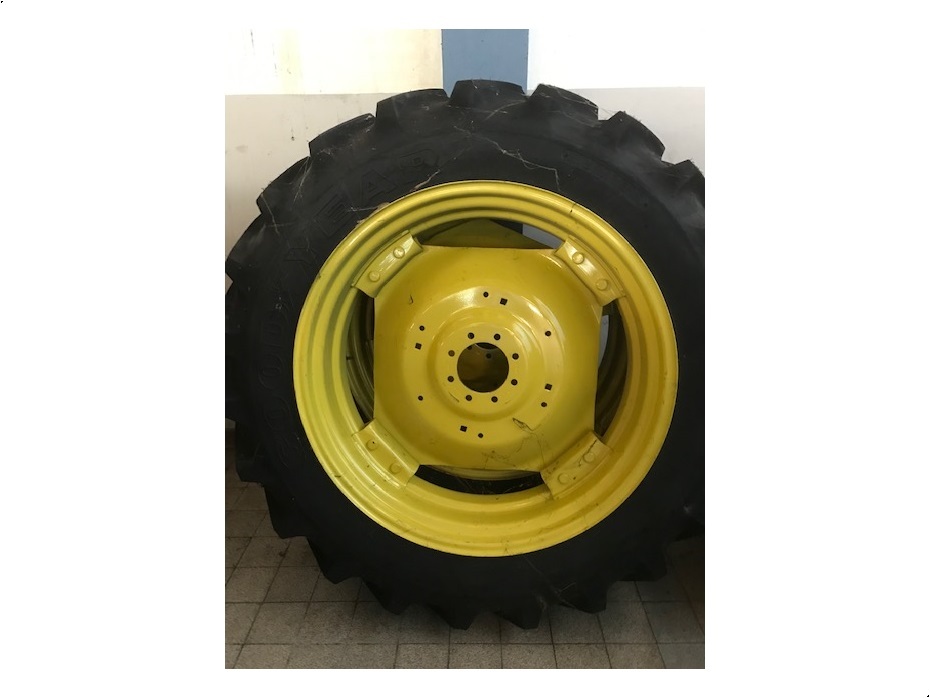Goodyear 13.6 R38 2 dæk+fælge - Traktor tilbehør - Dæk - 1