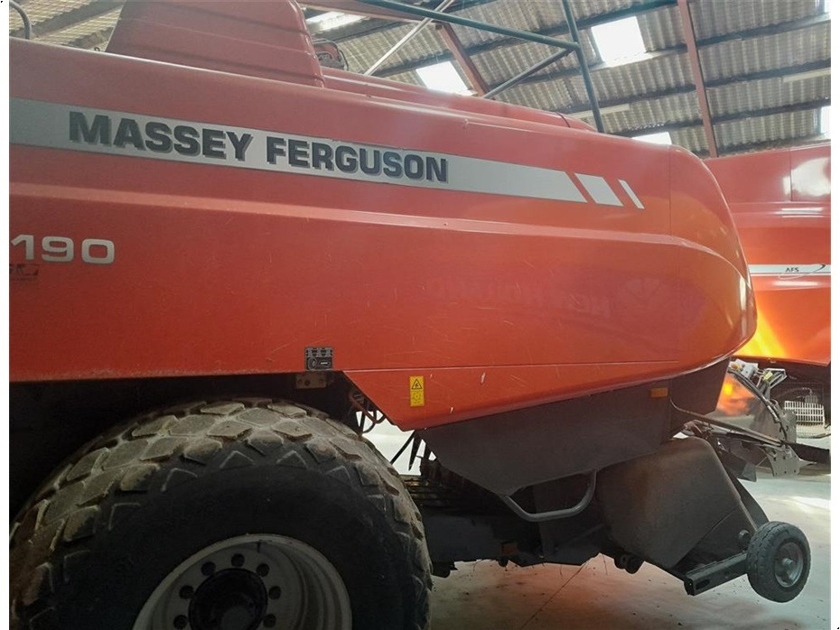 Massey Ferguson 2190 med Spragelse ballevogn - Pressere - Bigballe - 3